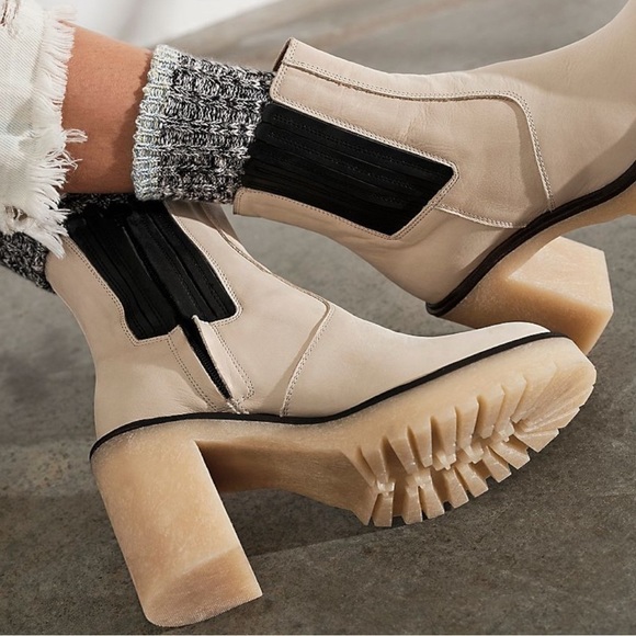 Free People James Chelsea Chunky Heel Leather Boots New in Box Bone / White - Picture 2 of 6